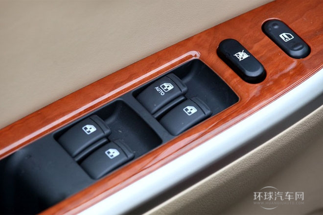 2013款 1.5L 自動 尊享型