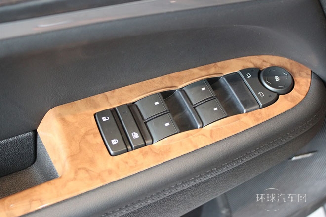 2013款3.6L 兩驅雅致版