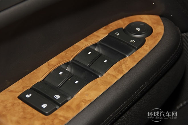 2013款3.6L 四驅旗艦版