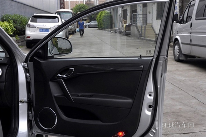 2012款 1.5L 手動(dòng)豪華運(yùn)動(dòng)型