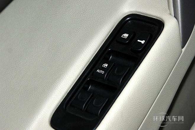 2012款 1.5L 手動舒適型