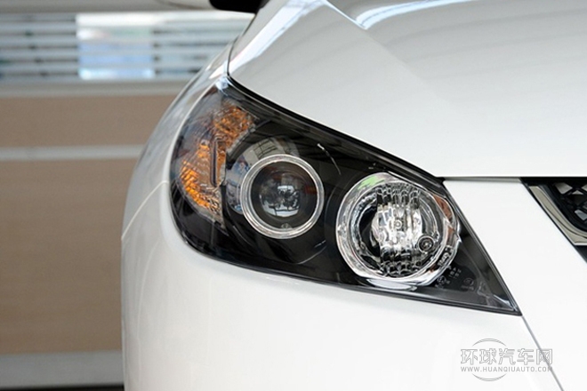 2012款 1.5L 手動尊貴運(yùn)動型