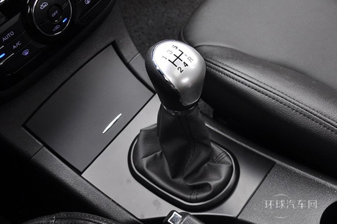 2012款 1.5L 手動尊逸運動型