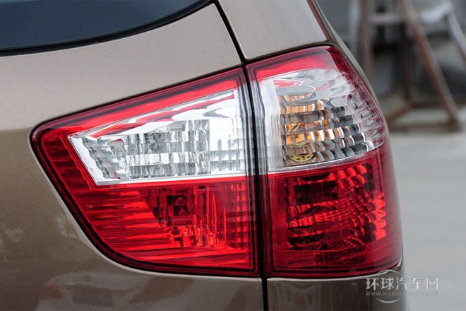 2014款 1.5TI 手動尊貴型