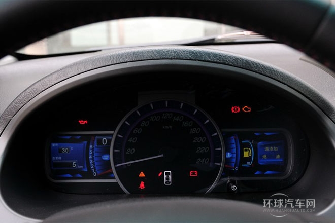 2014款 1.5TI 手動尊貴型