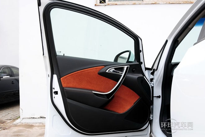 2014款 1.6L 自動(dòng) 時(shí)尚運(yùn)動(dòng)型