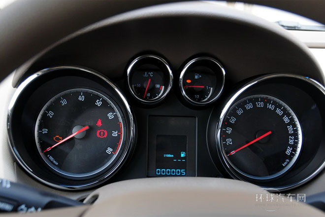 2013款 1.6L 手動(dòng) 舒適版