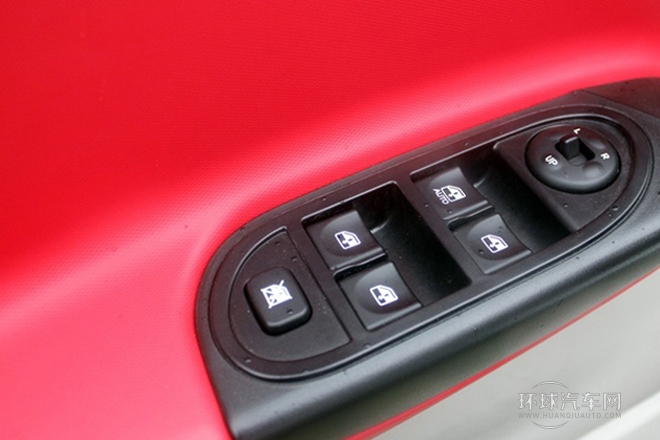 2014款 CROSS 1.3L 手動(dòng)舒適型