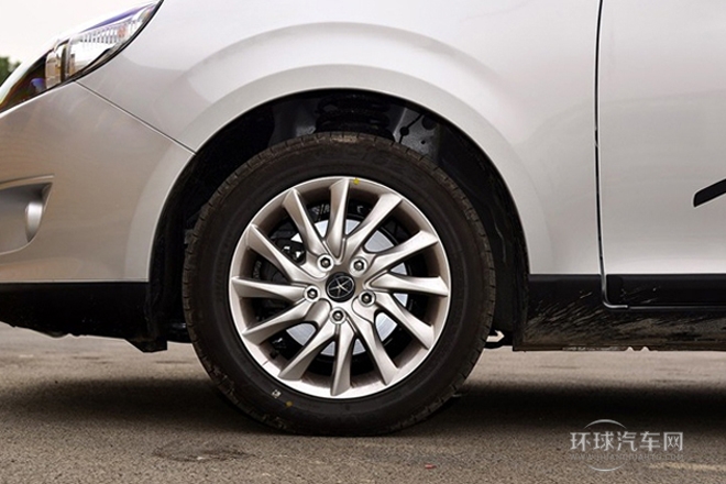 2013款 1.8L MT尊貴型