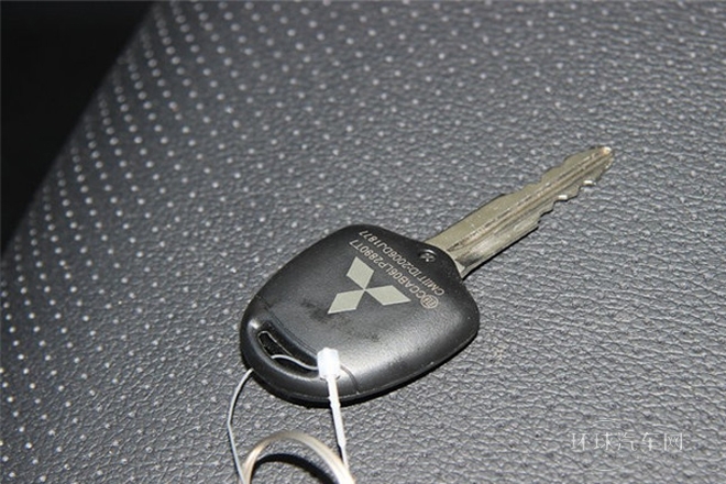 2013款 2.0L 四驅都市導航版 5座