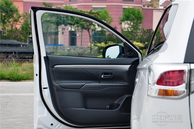 2013款 2.0L 四驅都市導航版 5座