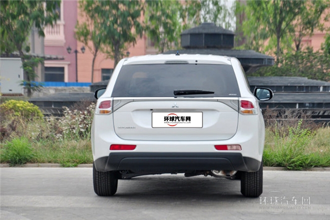 2013款 2.0L 四驅(qū)都市導(dǎo)航版 5座