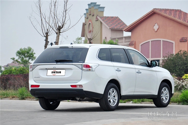 2013款 2.0L 四驅(qū)都市導(dǎo)航版 5座