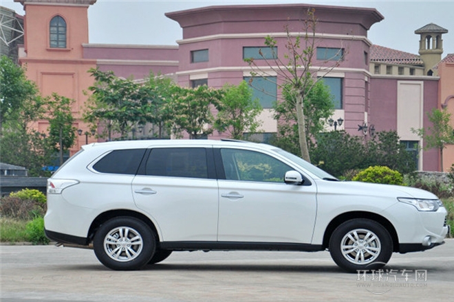 2013款 2.0L 四驅都市導航版 5座