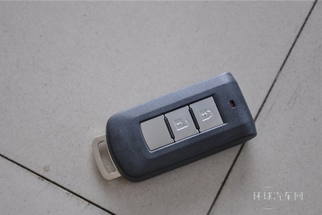 2013款 2.4L 四驅豪華導航版 5座