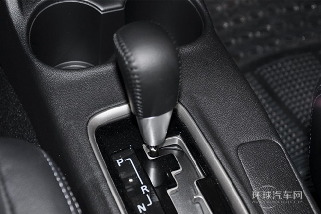 2013款 2.4L 四驅(qū)豪華導(dǎo)航版 5座