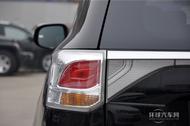 2013款 2.4L 四驅(qū)豪華導(dǎo)航版 5座