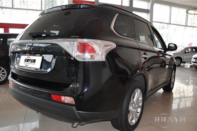 2013款 2.4L 四驅豪華導航版 5座