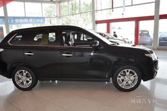 2013款 2.4L 四驅(qū)豪華導(dǎo)航版 5座