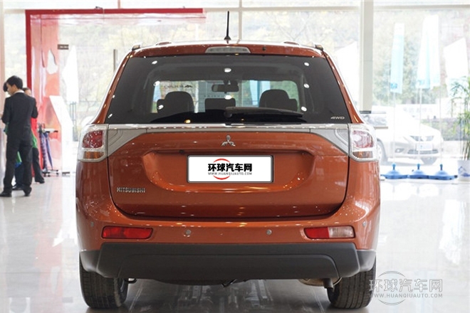 2013款 2.4L 四驅(qū)豪華導(dǎo)航版 7座