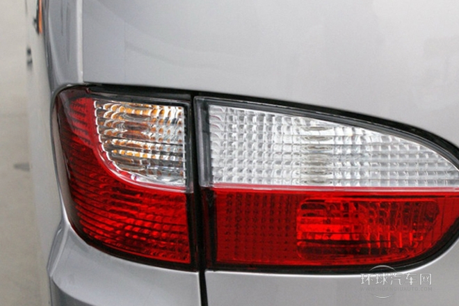 2011款 2.0L穿梭 汽油標準版