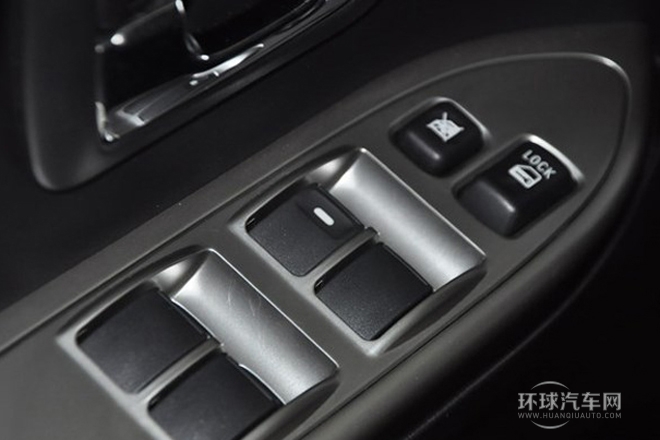 2012款 3.0L 豪華手動版