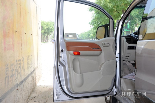 2011款 2.0L政采版 手動豪華型