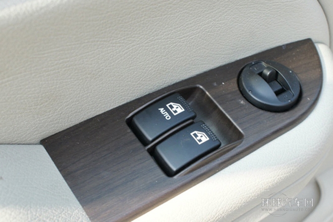 2011款 2.4L政采版 手動豪華型