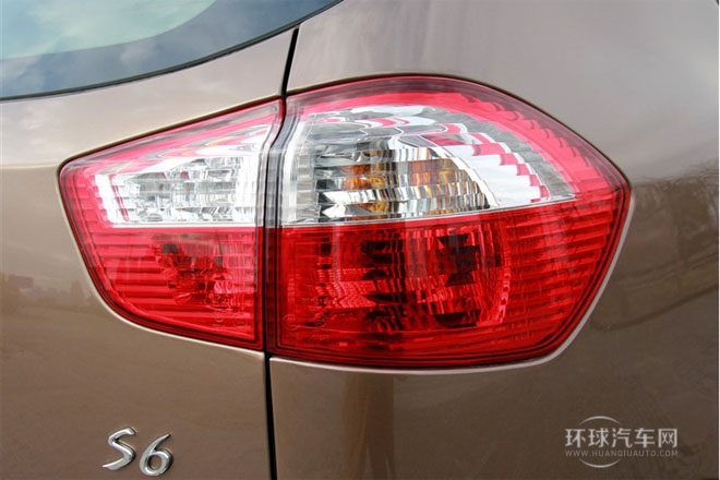 2013款 白金版 2.4L 手動尊貴型