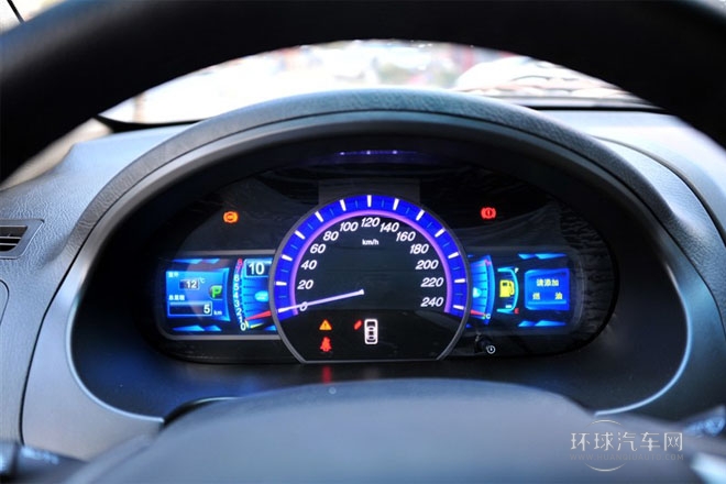 2013款 白金版 2.4L 自動精英型