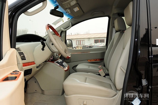 2013款 2.0T 汽油手動公務版