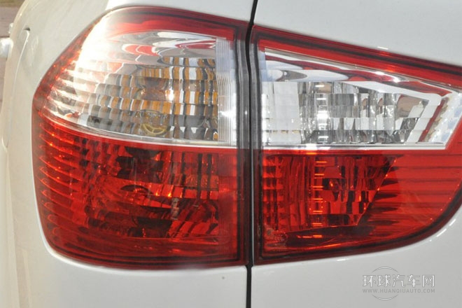 2013款 白金版 2.4L 自動尊享型