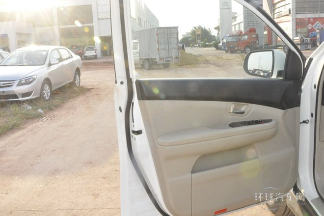 2013款 白金版 2.4L 自動尊享型