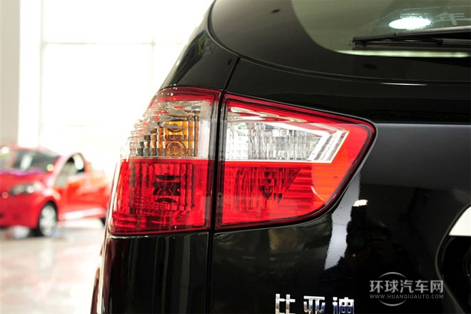 2013款 白金版 2.4L 自動(dòng)尊榮型