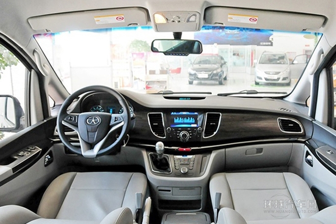 2013款 2.0T 汽油手動商務版