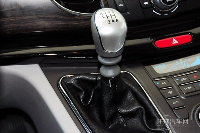 2013款 2.0T 汽油手動商務版