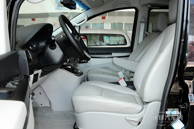 2013款 2.0T 汽油手動商務版