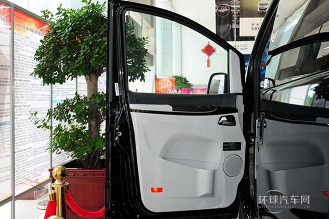 2013款 2.0T 汽油手動商務版