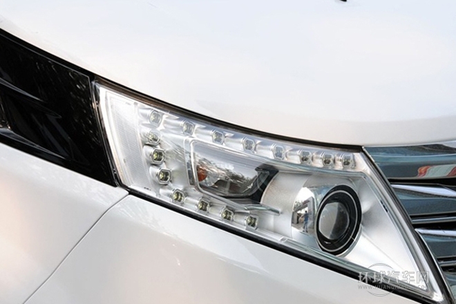 2013款 2.0T 汽油自動公務版