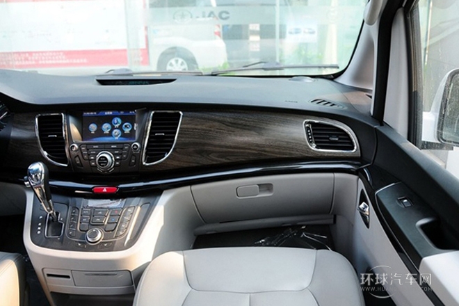 2013款 2.0T 汽油自動公務版