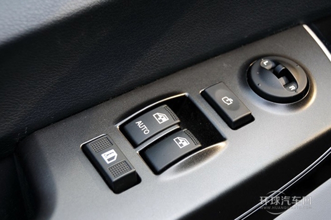 2013款 2.0T 汽油自動公務版