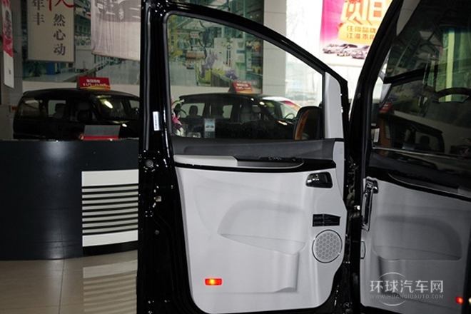 2013款 2.0T 汽油自動商務版