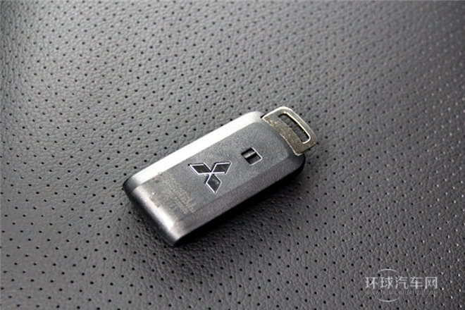 2013款 2.0L 自動兩驅豪華版