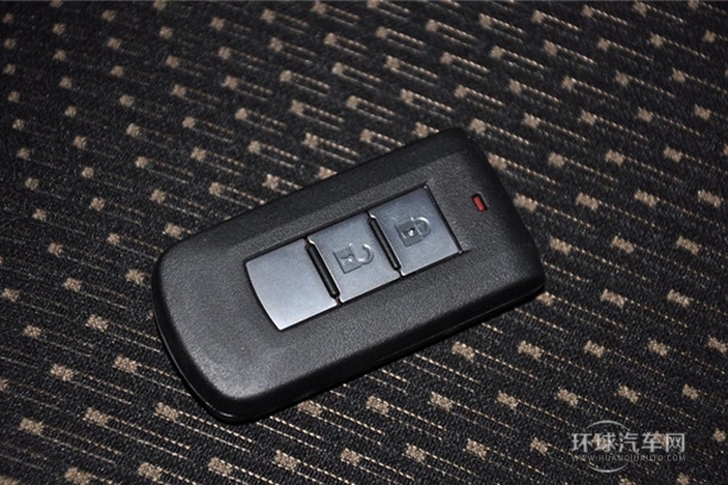 2013款 2.0L 自動四驅尊貴版