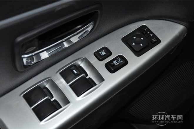 2013款 2.0L 自動四驅(qū)尊貴版