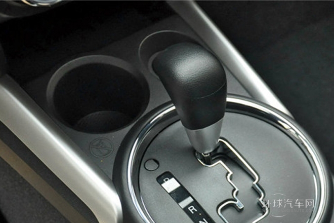 2013款 2.0L 自動四驅尊貴版