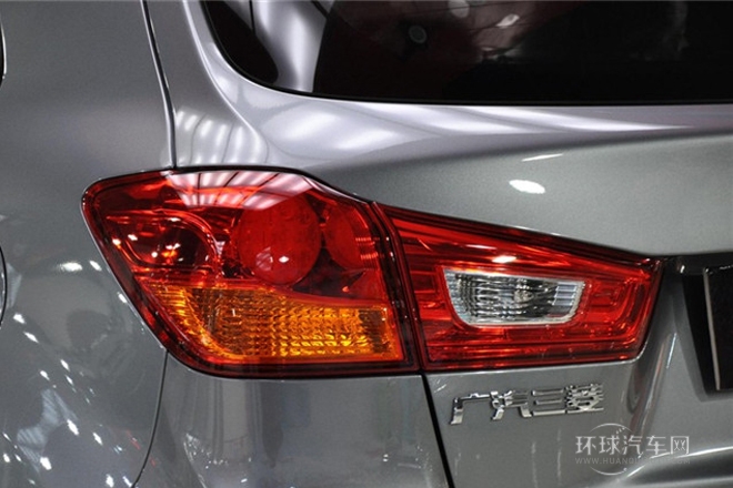 2013款 2.0L 自動(dòng)四驅(qū)尊貴版