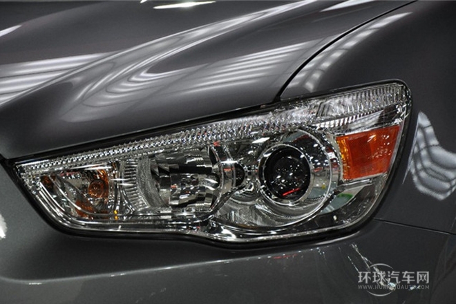 2013款 2.0L 自動四驅尊貴版