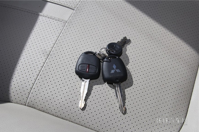 2014款 3.0L 自動四驅行政版