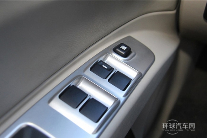 2014款 3.0L 自動四驅行政版